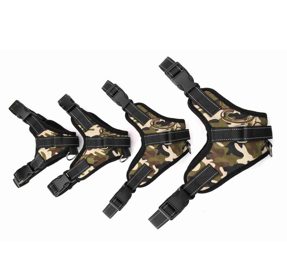 Medium and large nylon dog collars in various colors for pet supplies