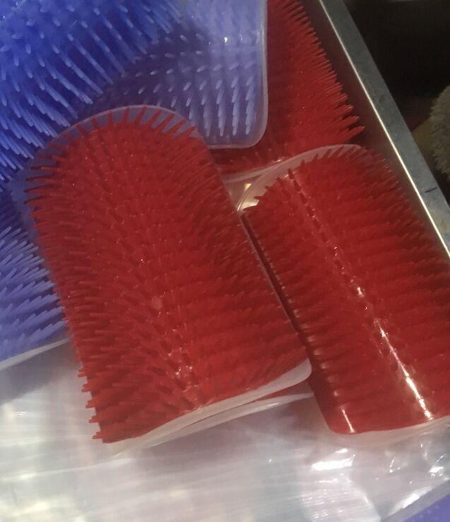 Wall-mounted massager for cats with removable brush for grooming and fur removal