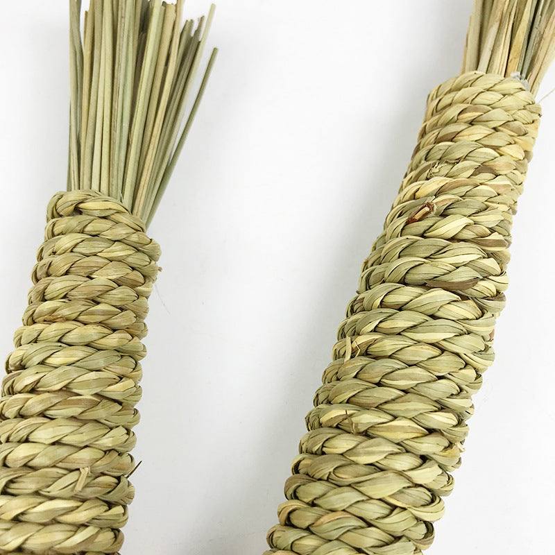 Pet hand woven water grass carrot toy for small pet teeth grinding and dental health