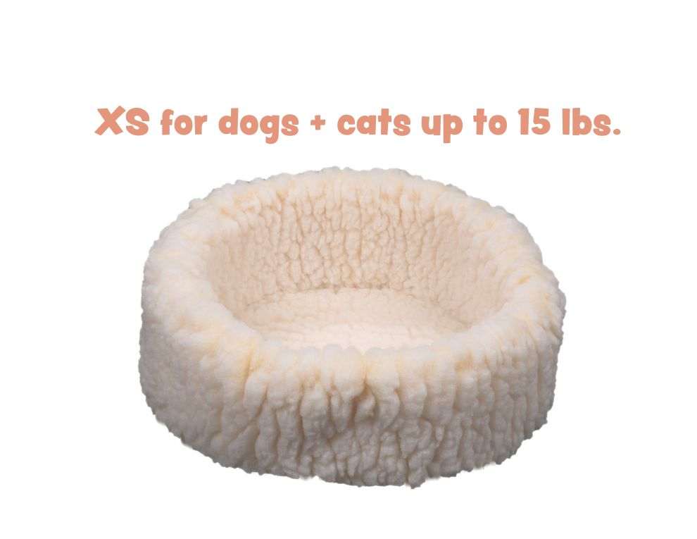 HuggleFleece® HuggleSnuggler™ Bed in plush fabric for cats and small dogs, cozy and durable pet bed